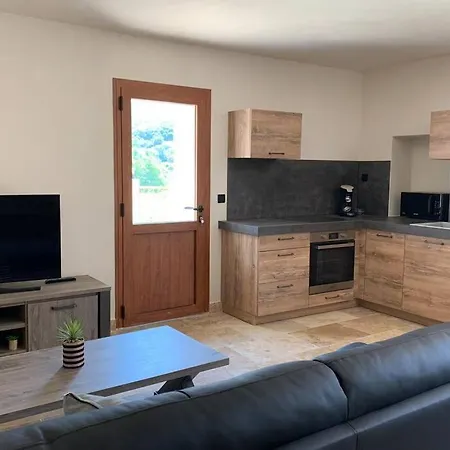 Maison Typique De Campagne Au Coeur De La Nature . *